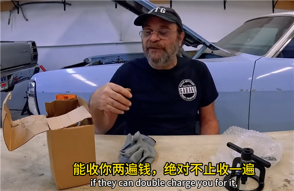 美机械师收到中国赠品后感慨万千：这才是做生意该有的样子