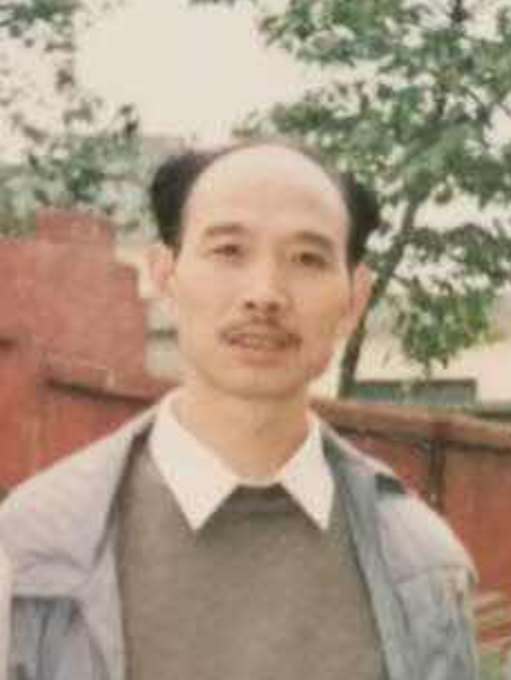 李伯清旧照(图据李伯清微博)