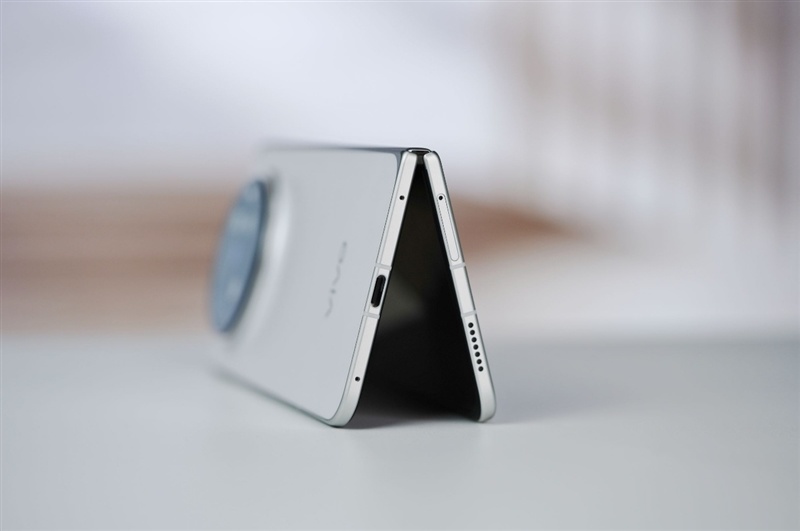超强小V单同款影像系统 vivo X Fold6手机全面评测：一款用出了电脑味儿的大折屏