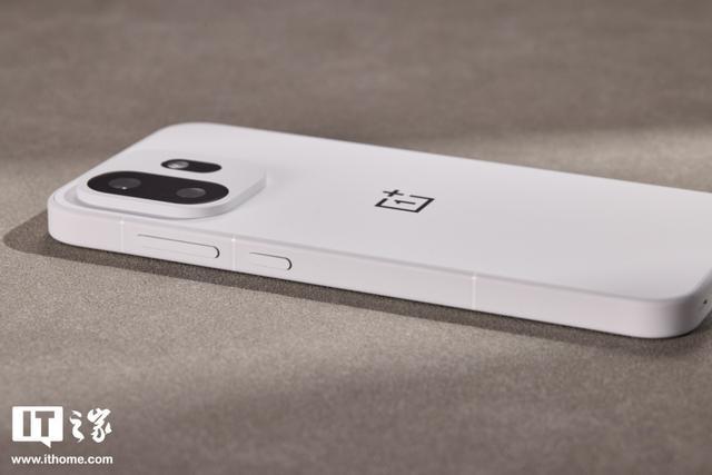 一加15T小屏手机3月24日发布:7500mAh电池,165Hz高刷