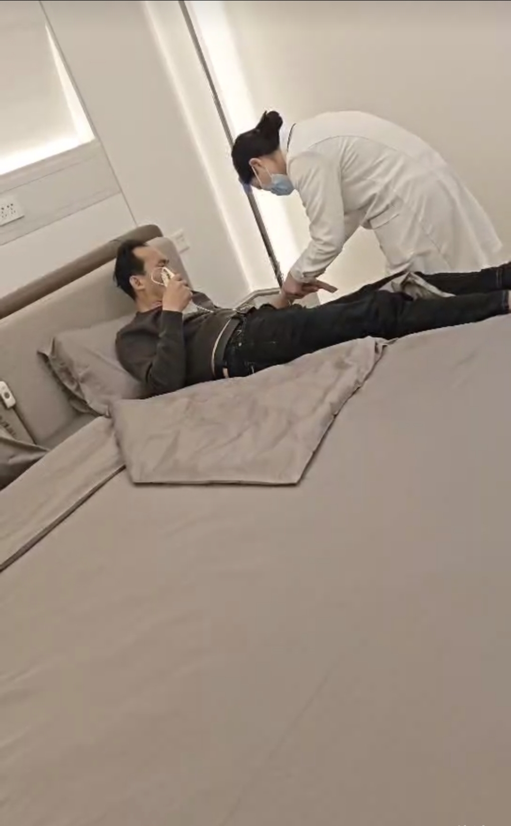 张信金自称，注射十多分钟后他感觉身体不适。 图片由受访者提供