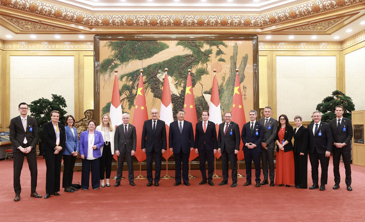 10月30日下午，国家主席习近平在北京人民大会堂会见来华进行工作访问的瑞士联邦主席帕姆兰。新华社记者 丁林 摄