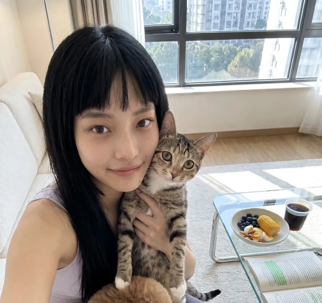 “方桃子”在社交媒体上分享的日常