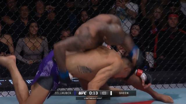 身体硬吃结果翻车？！泽尔胡伯前压、格林连续命中反击拳，TKO终结比赛！