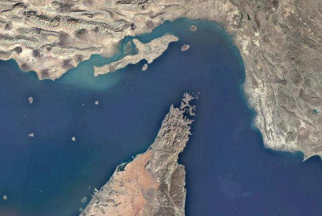 霍尔木兹海峡被封闭,美国束手无策