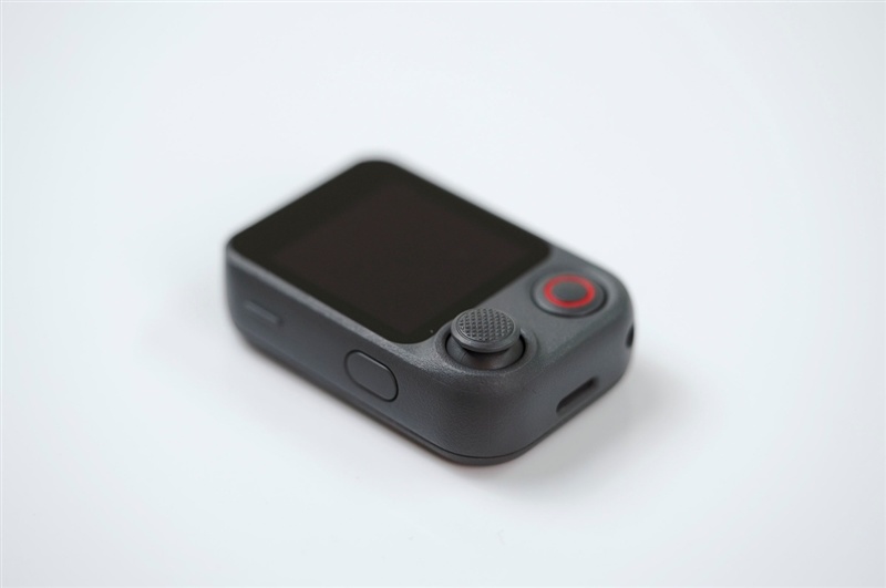 带屏遥控+10米远控！大疆Osmo Mobile 8P深度评测：单东说念主创作神器 稳拍新王