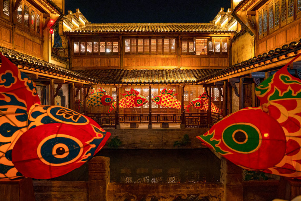 婺源弦高城夜景。（婺源县委宣传部供图）