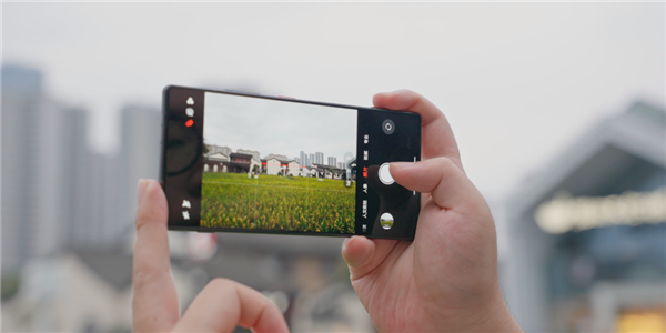 老外评了个“最该解除的手机策画” 看完我深深共情了