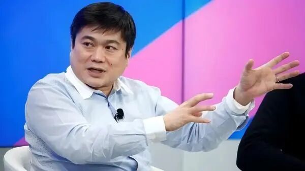 麻省理工学院(MIT)媒体实验室前主任伊藤穰一。公布的文件显示,爱泼斯坦与MIT关系甚密,与该校相关人员存在大量互动 澎湃新闻