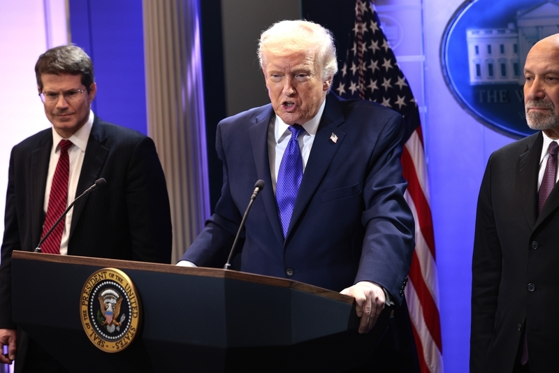 特朗普在美最高法院裁定其关税政策违法后召开新闻发布会时表示,他将签署一项命令,依据美国《1974年贸易法》第122条,对全球商品加征10%的进口关税,为期150天。