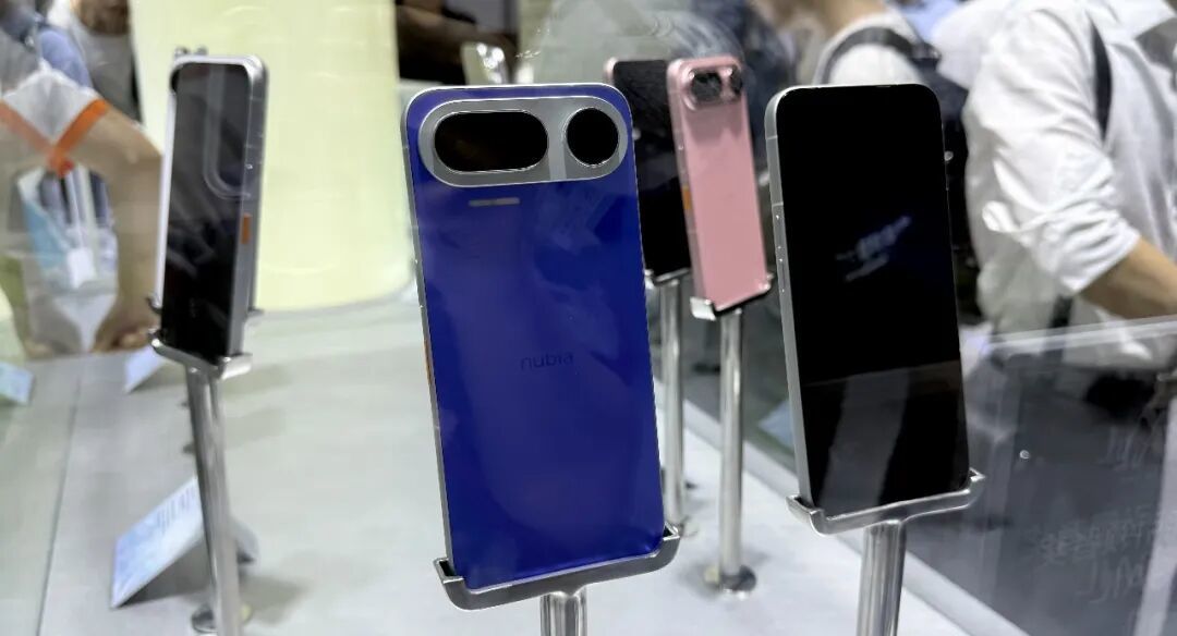 2026宇宙东说念主工智能大会上展出的NaviX Ultra真机。图/石晗旭 摄