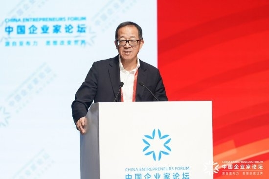 俞敏洪交心态：不念念跟东谈主争上下 心中无胜负当然参预高田地