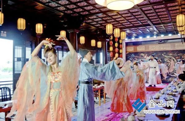 镇江芙蓉楼成国庆顶流,单日客流突破1.2万人次2