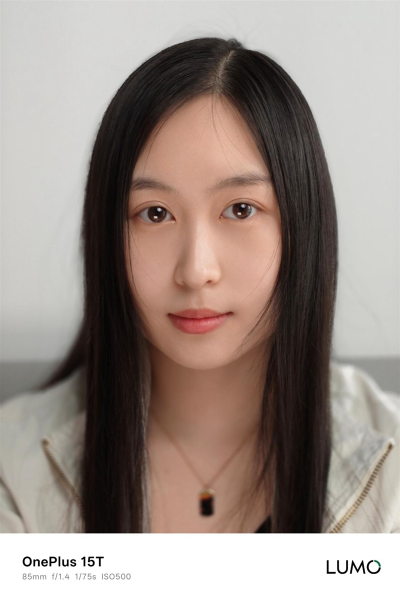 小屏不妥协配置反升级！一加15T手机深度评测：小巧玲珑的满血性能旗舰