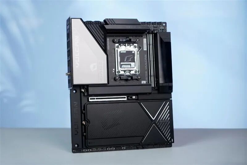 AMD X3D最强优化!七彩虹iGame X870E Vulcan OC V14火神主板评测:专属优化 温度更低性能更强