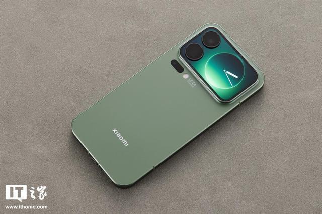 IT之家实拍:小米 17 Pro Max