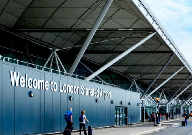 伦敦斯坦斯特德机场 英媒
