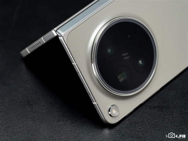 超越行业老大哥！OPPO的新折叠屏好像真的感受不到折痕了