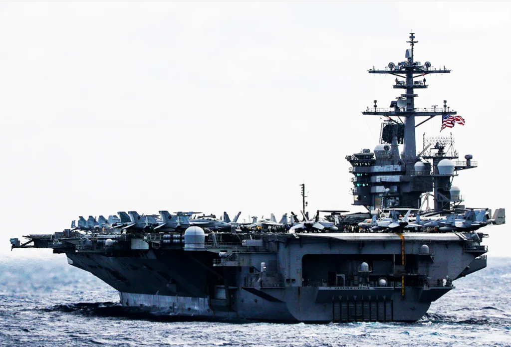 经过升级的尼米兹级航母可搭载F-35C战斗机。