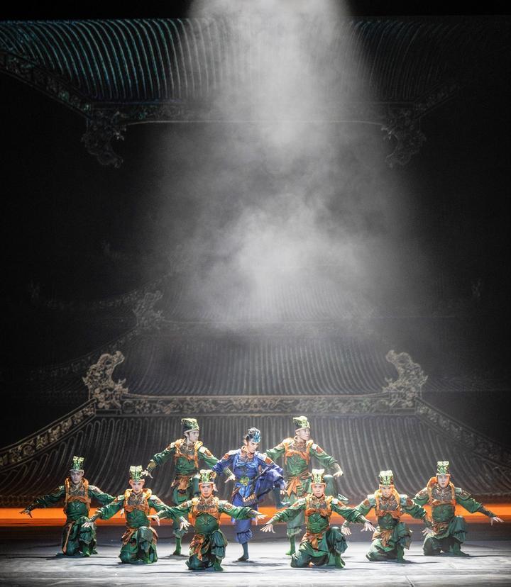 这是舞剧《永乐未央》中《岁月守望》段落的演出剧照（2025年10月2日摄）。