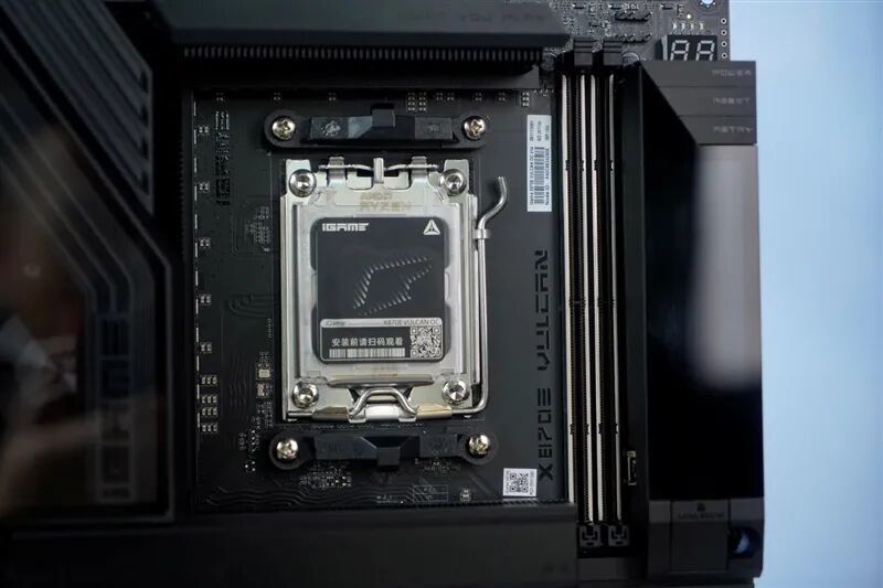 AMD X3D最强优化!七彩虹iGame X870E Vulcan OC V14火神主板评测:专属优化 温度更低性能更强