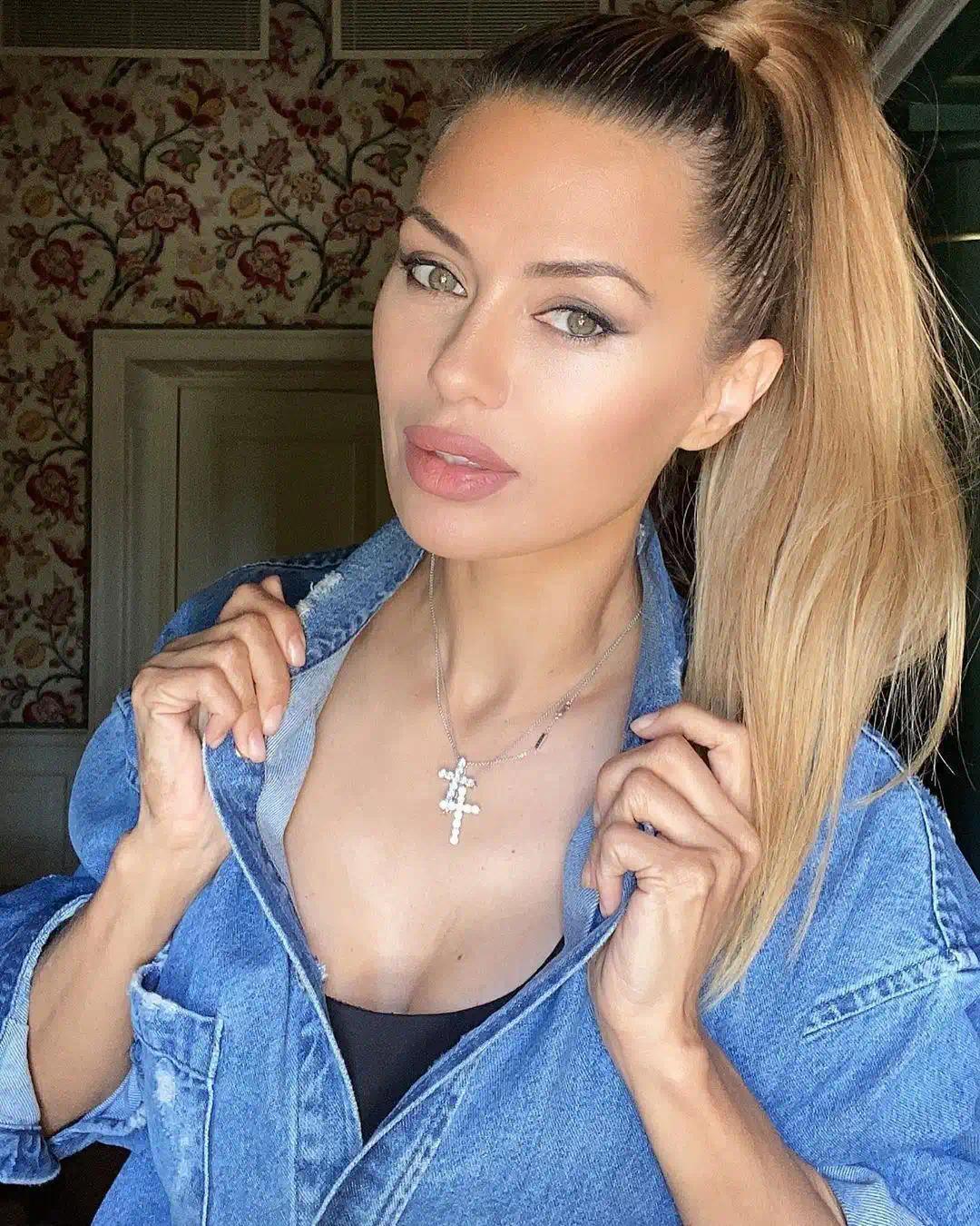 俄罗斯网红维多利亚·博尼亚