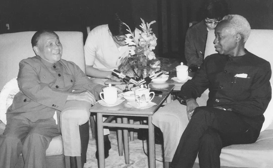 ◆1981年,邓小平会见来访的坦桑尼亚总统尼雷尔。