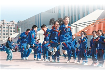 从代表建议“办理”到系统施策“治理”（坚持和完善人民代表大会制度）——涉未成年人犯罪“双下降”背后的民主法治答卷