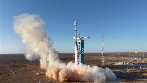 朱雀三号运载火箭成功回收！副总设计师回应对比SpaceX猎鹰9