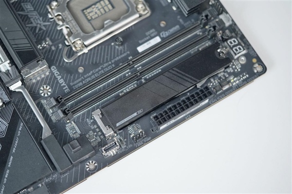 5个M.2插槽堆满！技嘉Z890 AORUS ELITE DUO X主板图赏