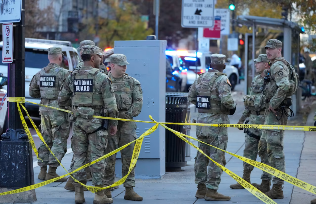 ◆2025年11月26日,华盛顿枪击事件后,国民警卫队在现场执勤。