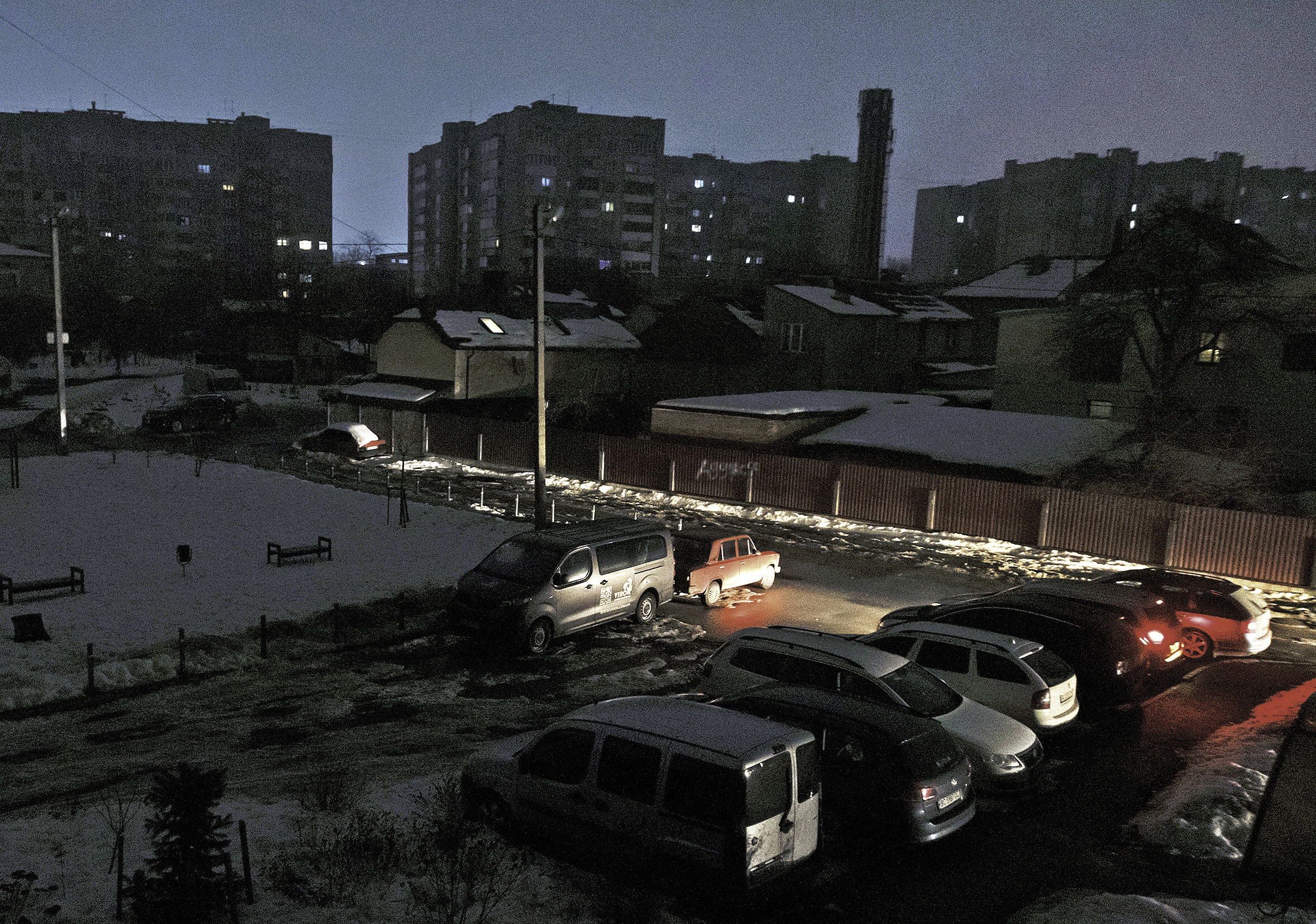 2月7日，乌克兰利沃夫。乌方称，俄罗斯当天对乌能源设施发动新一轮大规模袭击，乌全国实施紧急轮流停电措施。（IC photo）