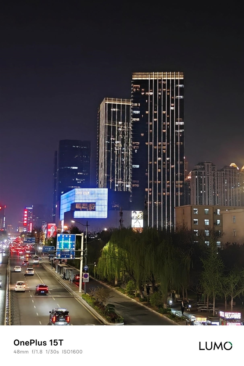 小屏不妥协配置反升级！一加15T手机深度评测：小巧玲珑的满血性能旗舰