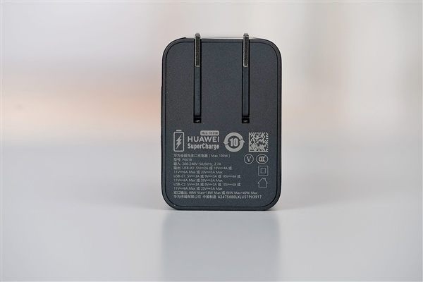 全新展翼三折叠手机！华为Mate XT 2非凡大师图赏