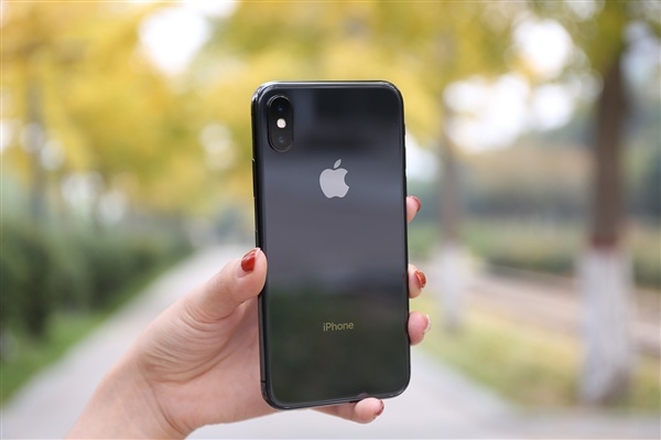 跟小米、华为等决战折叠屏！苹果iPhone Ultra折叠屏备货超千万