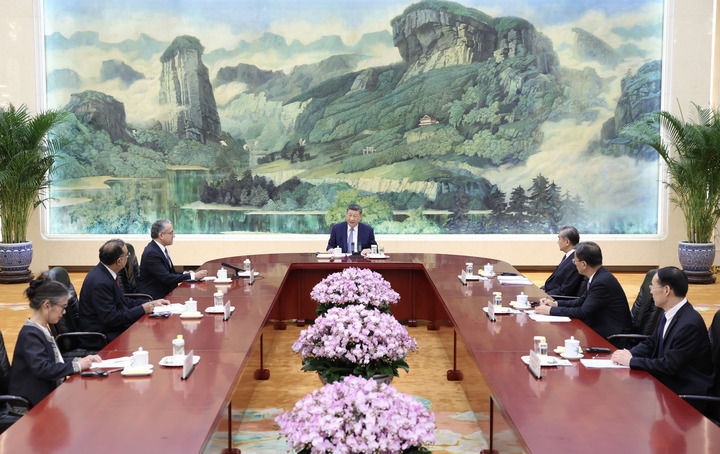 5月12日下午，国家主席习近平在北京人民大会堂会见联合国教科文组织总干事阿纳尼。新华社记者 黄敬文 摄