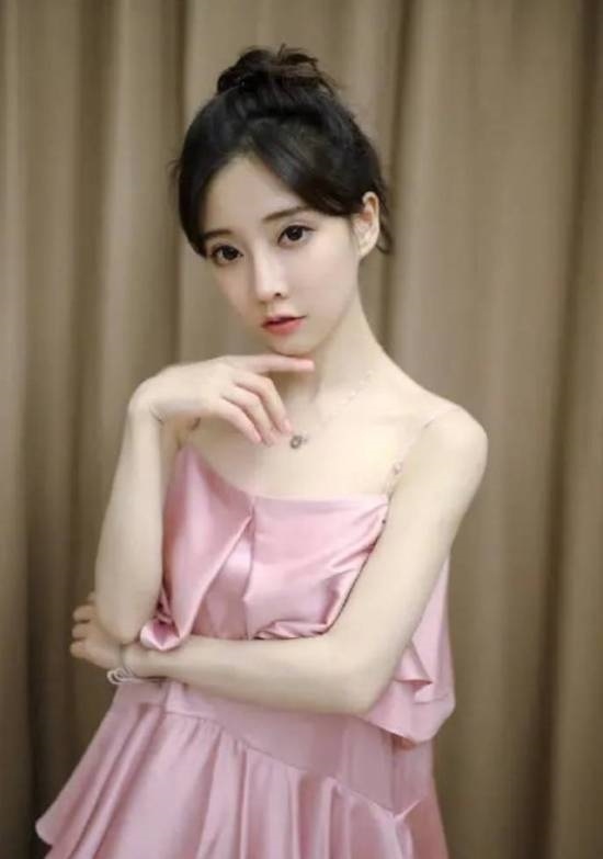 冯提莫自曝对直播有应激反应：以后不硬撑了