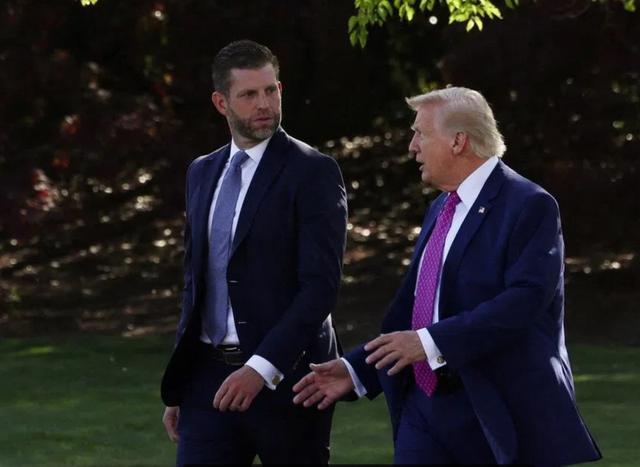 （特朗普与儿子埃里克）