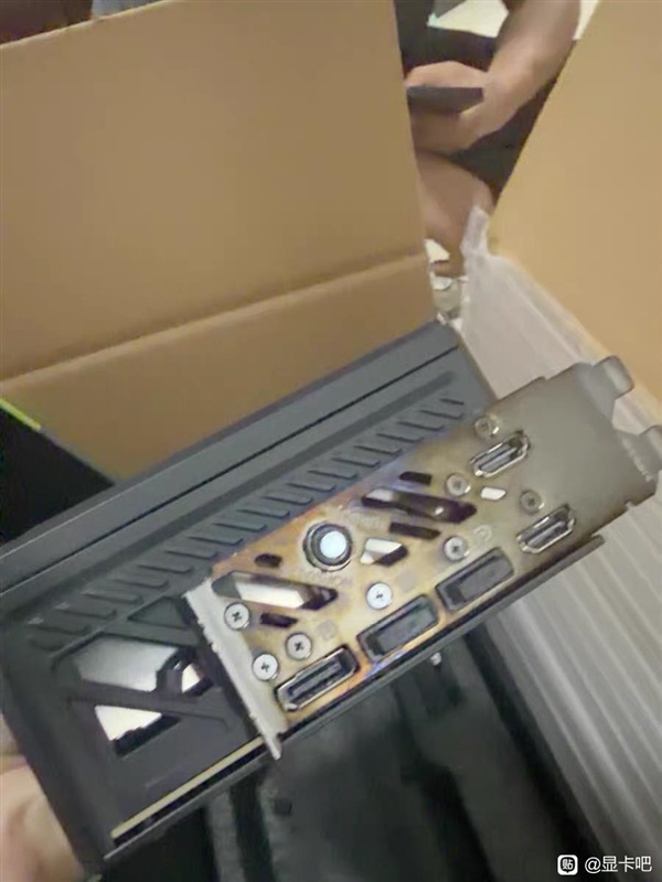 金属架被烧成蓝色!网购二手RTX 5080疑遭高温烤机:网友喊话别接盘