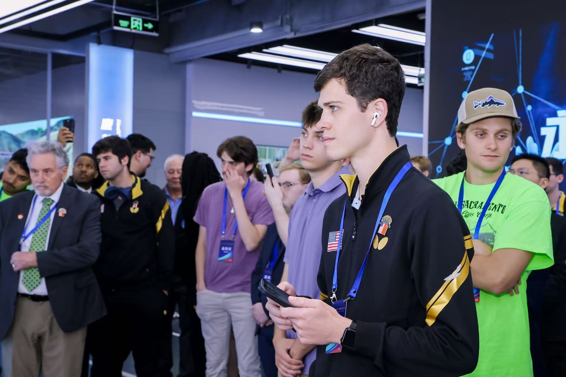 美国乒协注册运动员约瑟夫&middot;邦纳&middot;罗琦参观北京亦庄“机器人大世界”