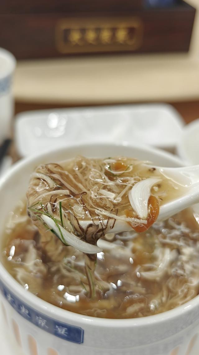 太史家宴招牌菜太史凤凰羹,复刻太史五蛇羹烹饪技艺。