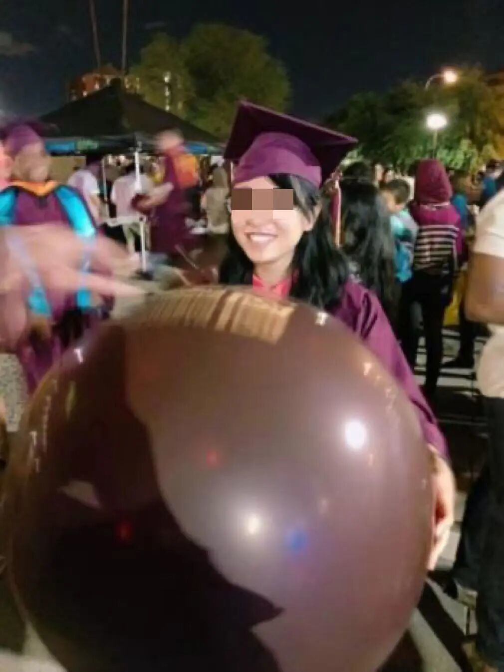 2019年5月,万博雯参加美国亚利桑那州立大学毕业典礼。图/起诉书