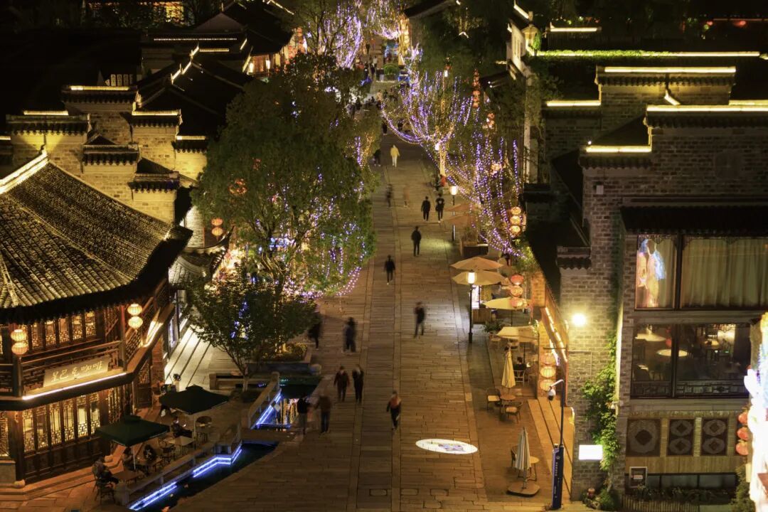 摄图网_501638736_南京老门东商圈夜景(企业商用).jpg
