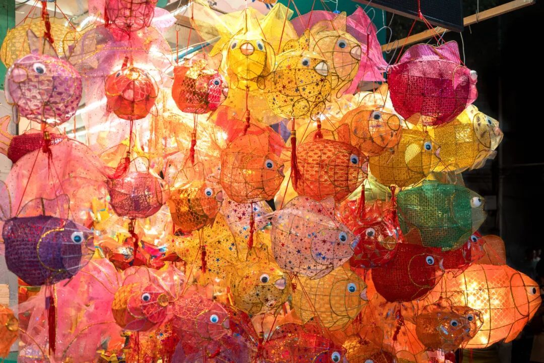 摄图网_700740849_中秋节广州光孝路传统鱼灯_(企业商用).jpg
