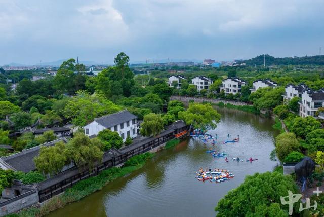 北溪畔的慈恩里民宿。图源：中山+