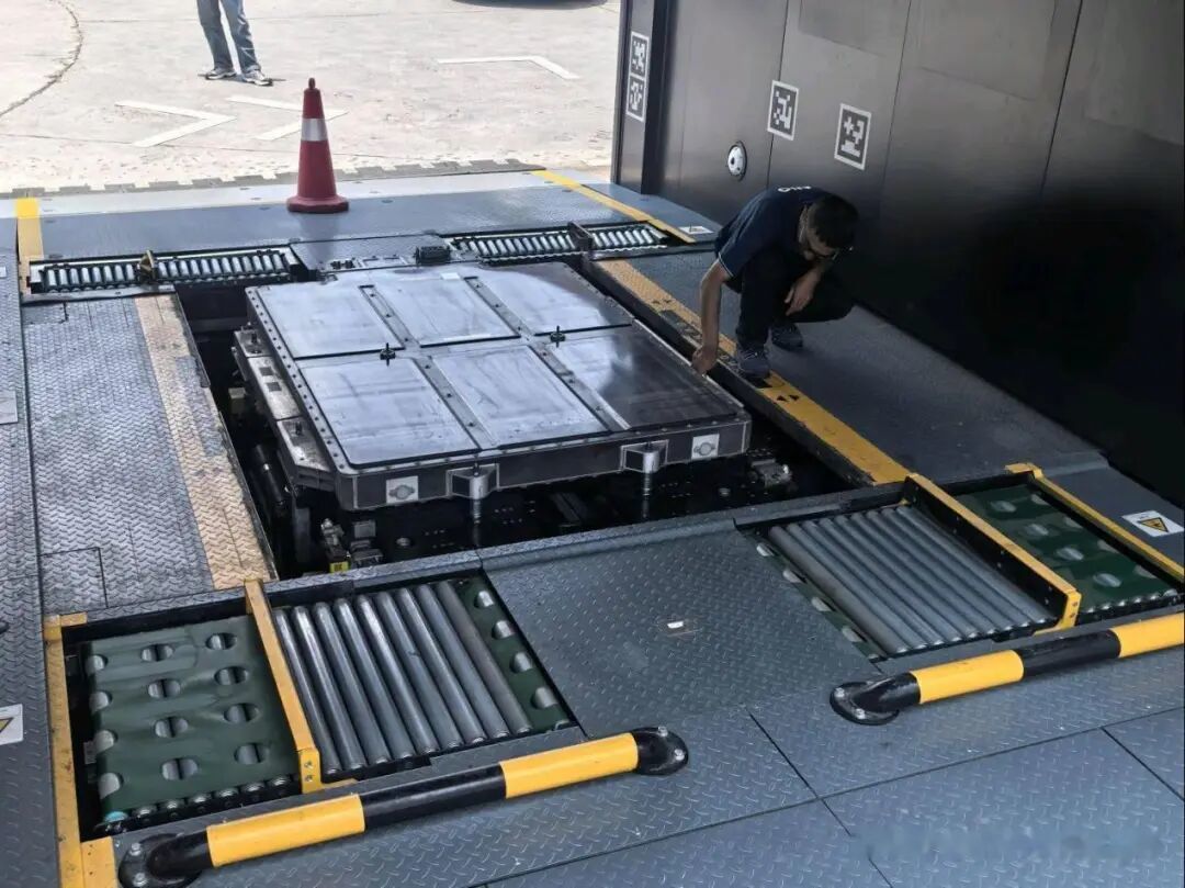 跌入斩杀线的老电车,正在靠充电宝强行续命