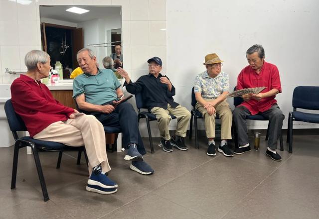田立禾（左一）、李伯祥（左三）、魏文亮（右二）