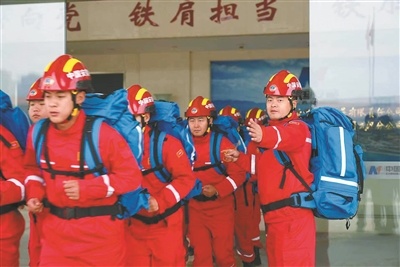 武汉救援基地组织实战演练