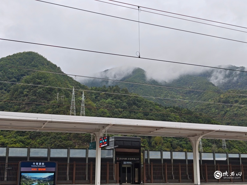 一条高铁和一座山的“君子协定”1