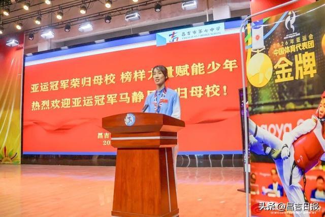马静月在昌吉市第七中学分享交流会上发言。通讯员杨斌 摄